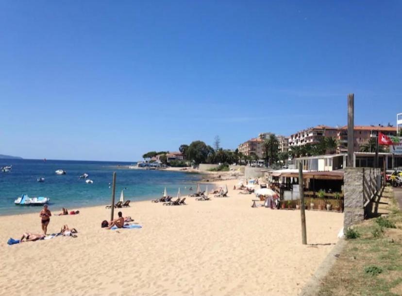 Ajaccio Magnifique T2 37M2 Centre Ville Vue Mer Au Bord De La Plage Neuf 4 Couchages Balcon Parking Prive Ferme Clim Wifi Exterior foto